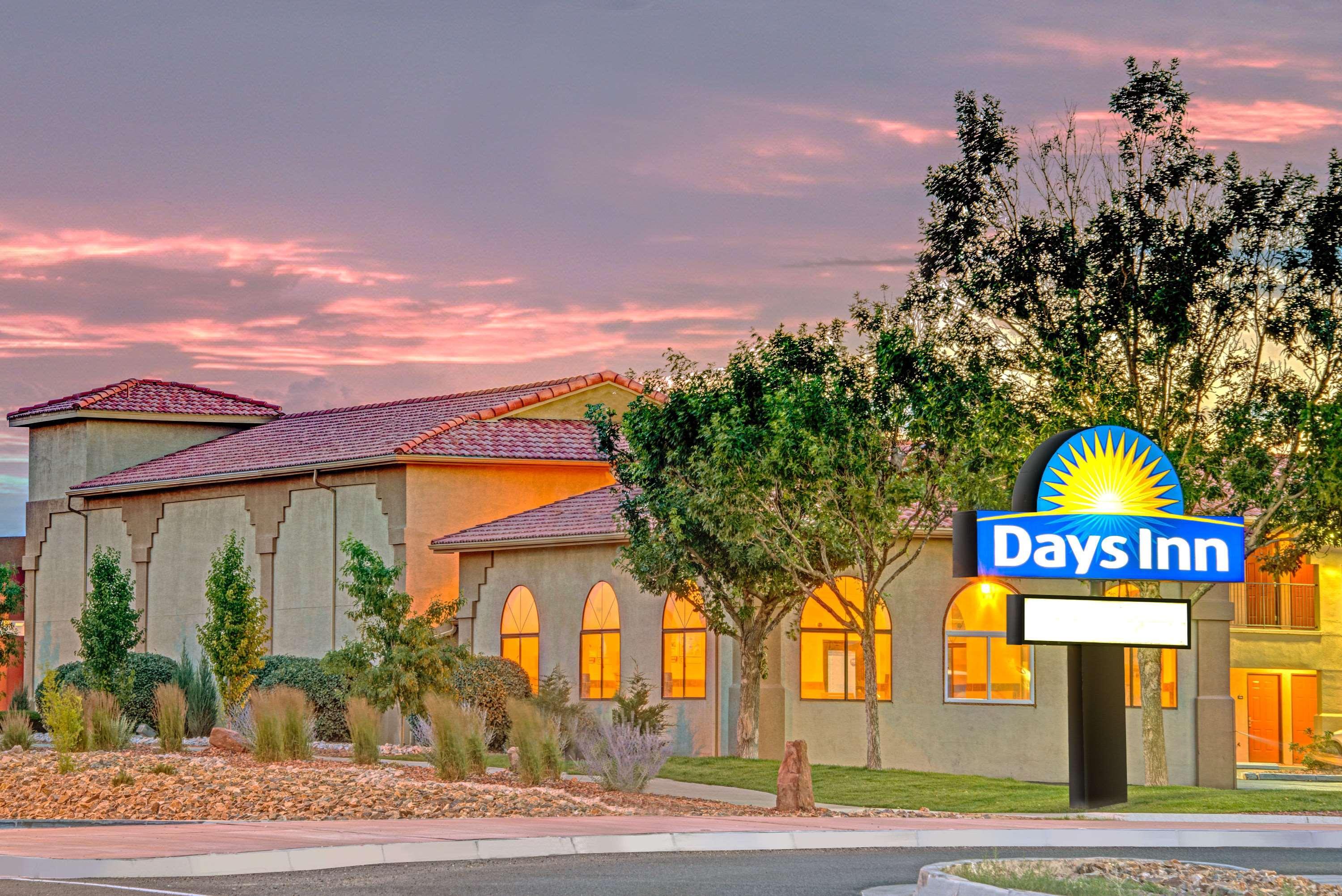 Days Inn By Wyndham Ріо-Ранчо Екстер'єр фото